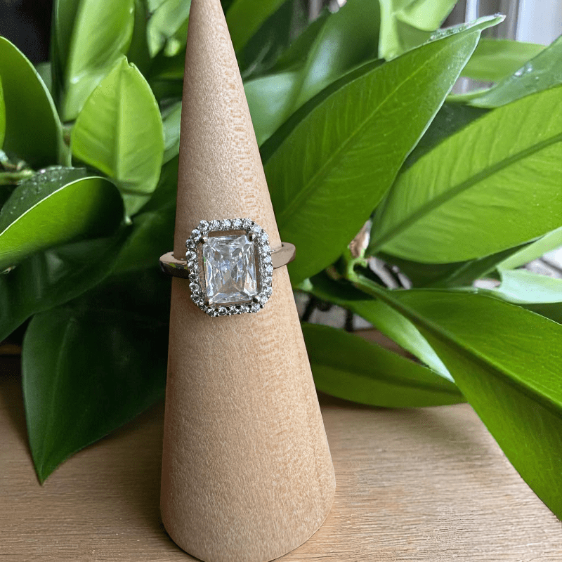 Graceful Solitaire Ring | 925 Silver & Zircon - For Women | Includes: Ring