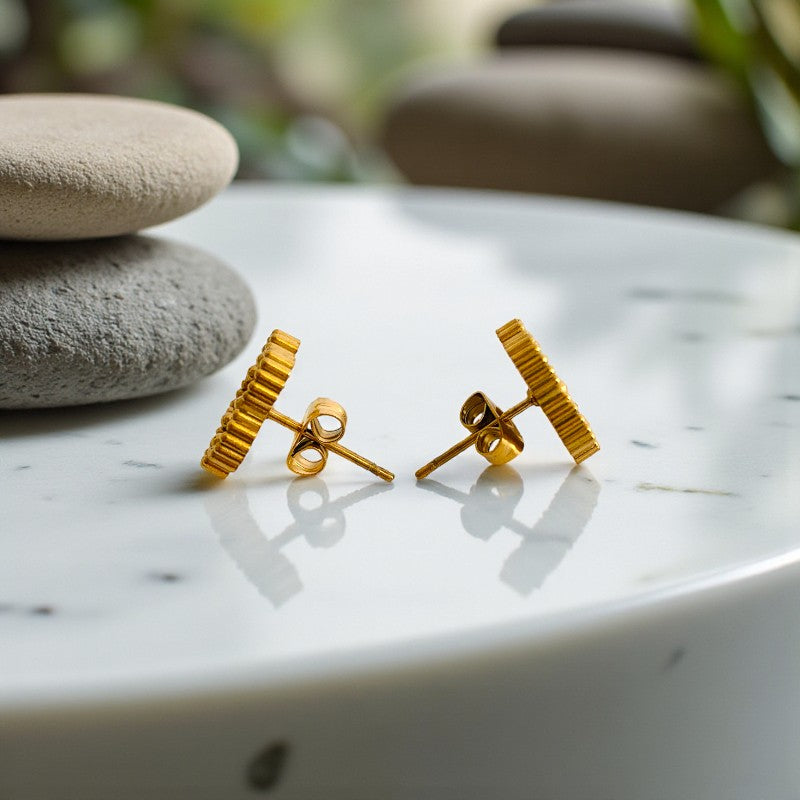 Red Clover Dainty Earring | 18K PVD Gold Plated - For Women | Includes: Earring