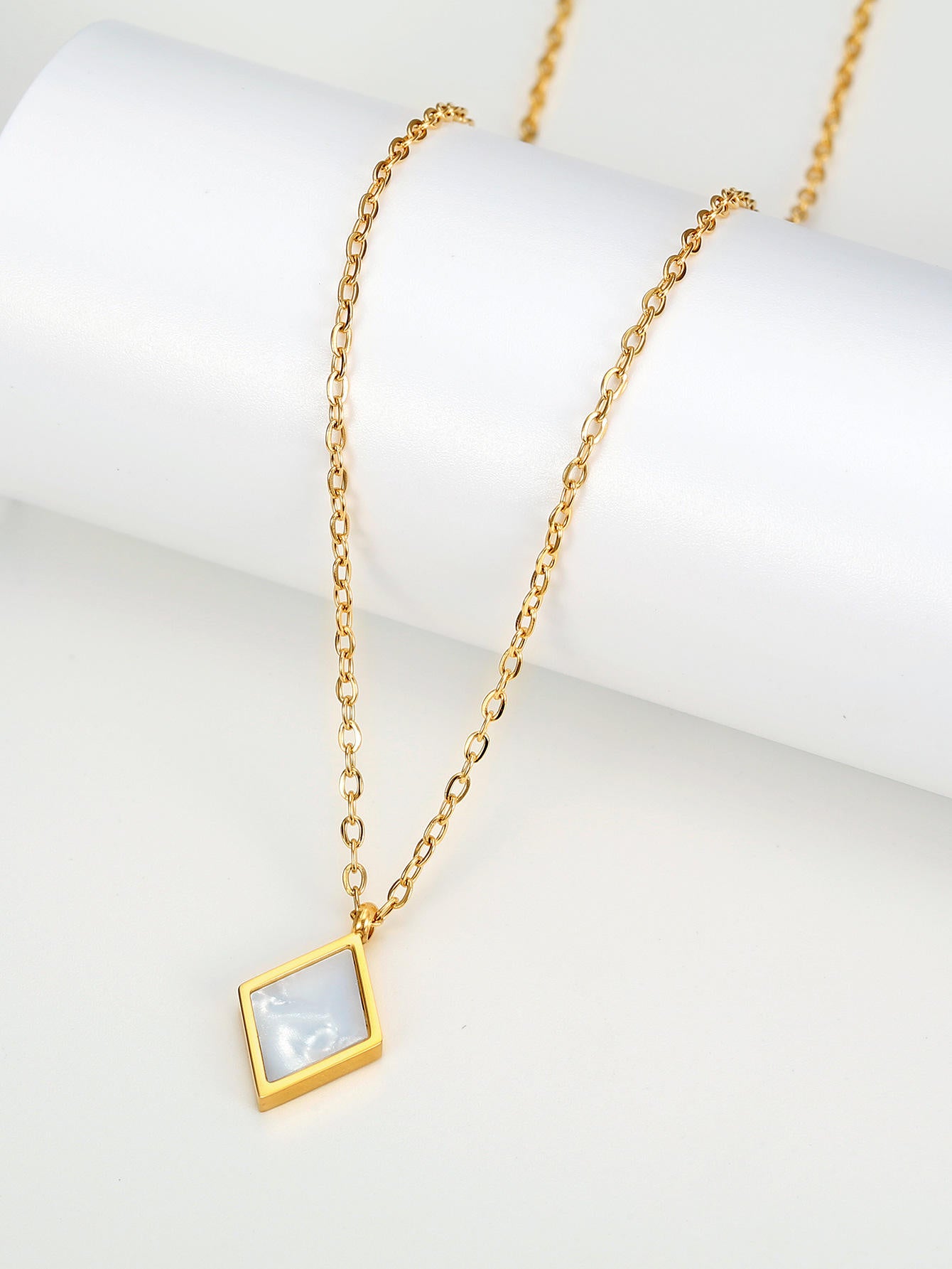 Diamond Shell Dainty Necklace | 18K PVD Gold Plated - For Women | Includes: Necklace