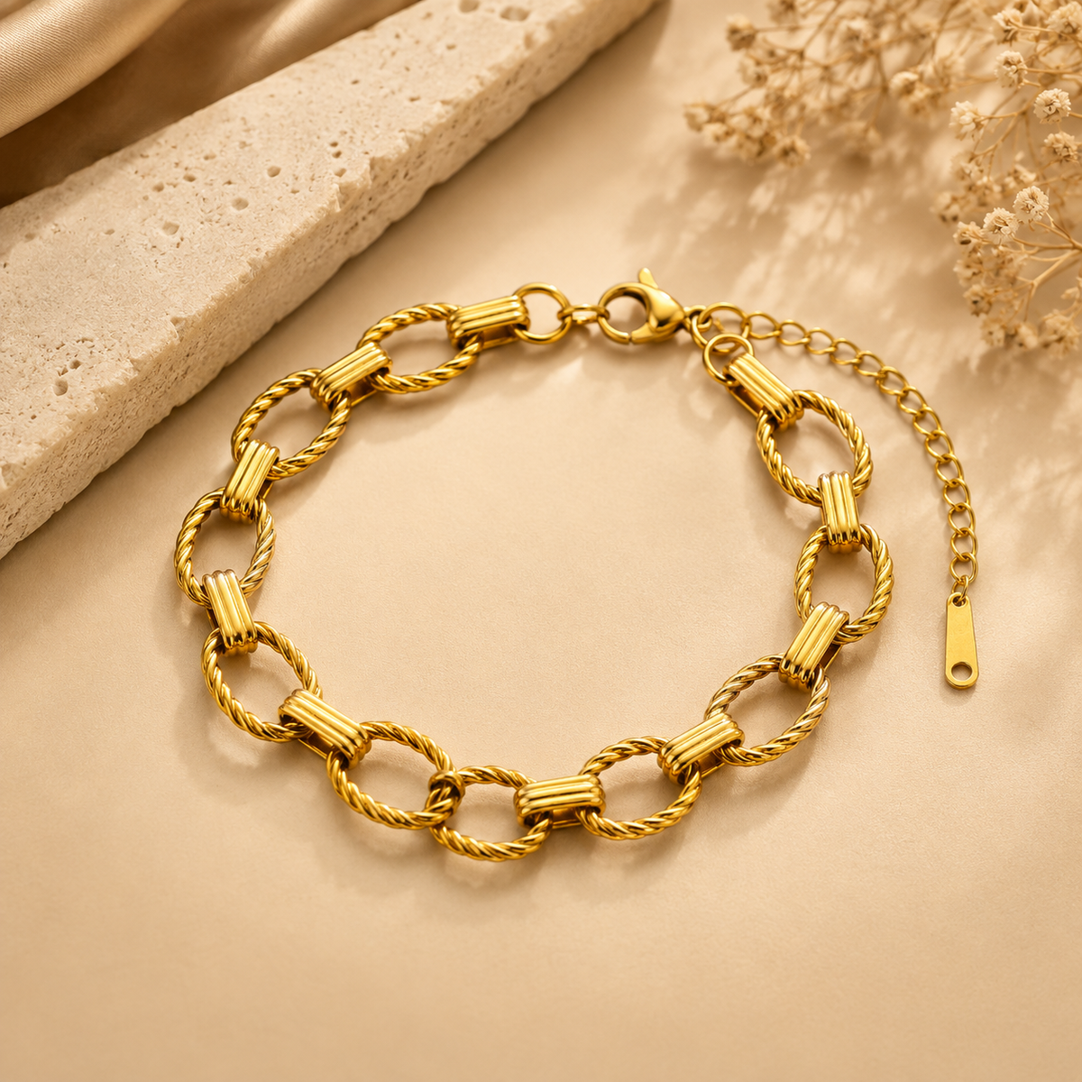 Heritage TWISTED OVAL LINK Bracelet | Gold-Tone - For Women | Includes: Bracelet