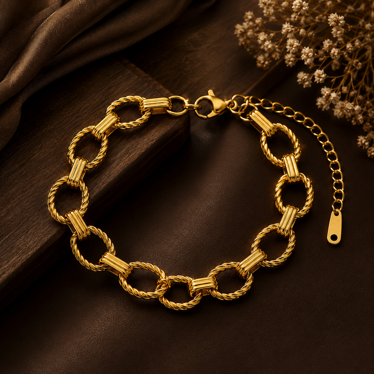 Heritage TWISTED OVAL LINK Bracelet | Gold-Tone - For Women | Includes: Bracelet
