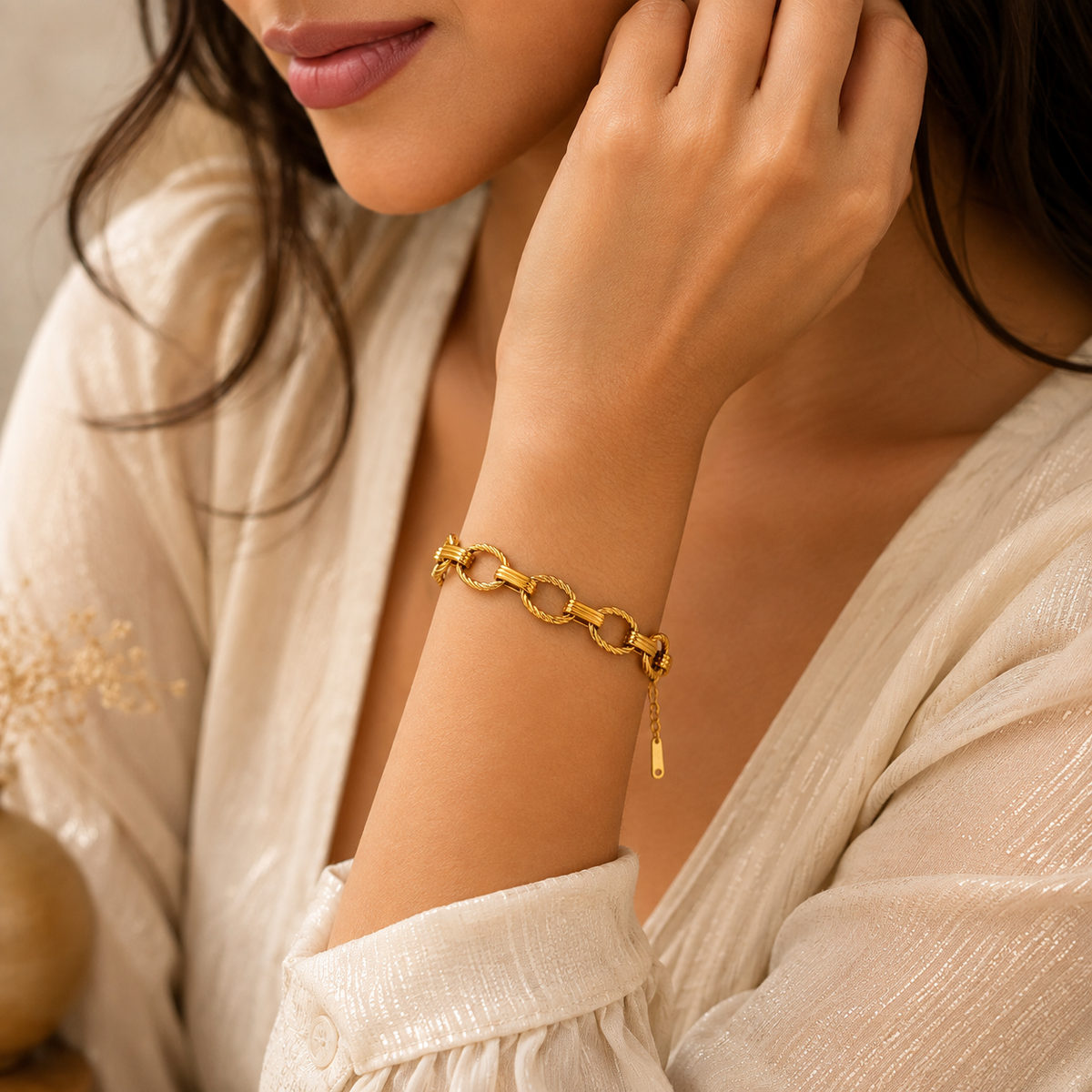 Heritage TWISTED OVAL LINK Bracelet | Gold-Tone - For Women | Includes: Bracelet