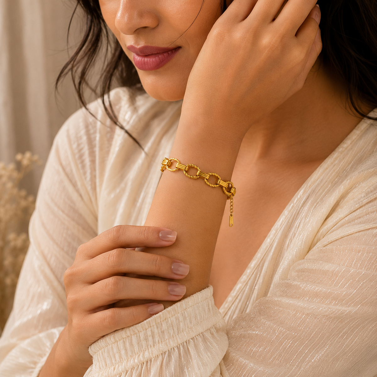 Heritage TWISTED OVAL LINK Bracelet | Gold-Tone - For Women | Includes: Bracelet