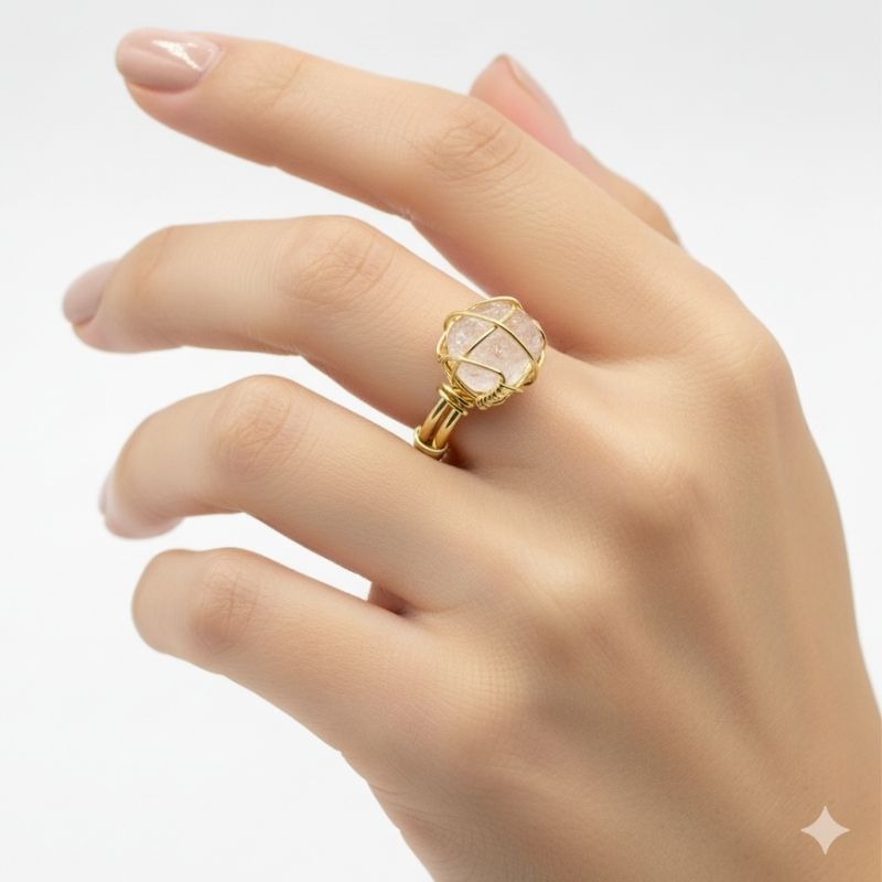 Raw Elegance Ring | Clear Quartz & PVD Gold - For Women | Includes: Ring